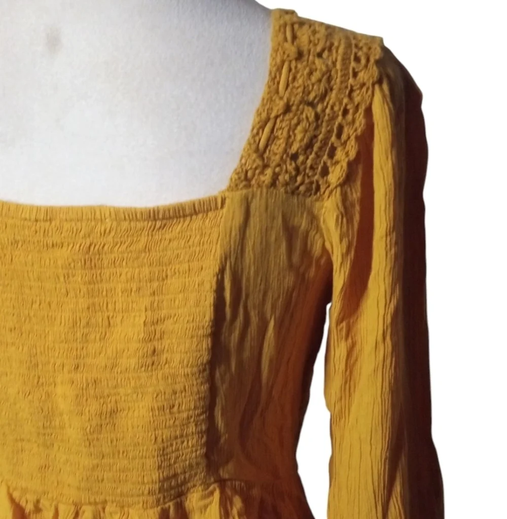 American Eagle Crochet Front Long Sleeve Peasant Style Crop Top Size Medium